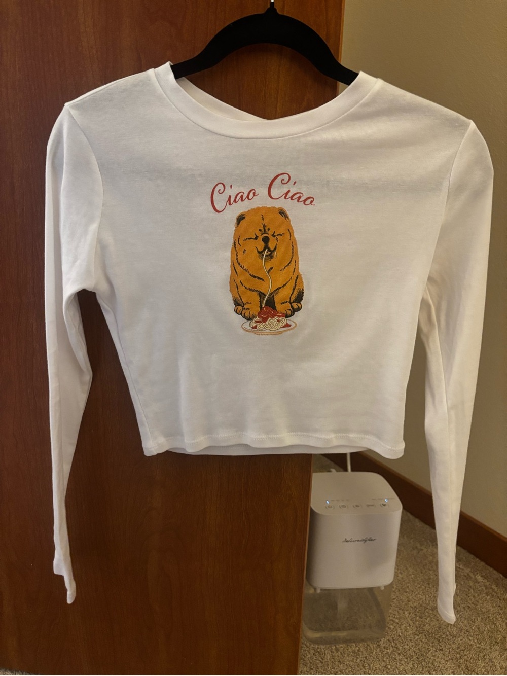 White Long-Sleeve Graphic Tee with Adorable 'Ciao Ciao' Dog